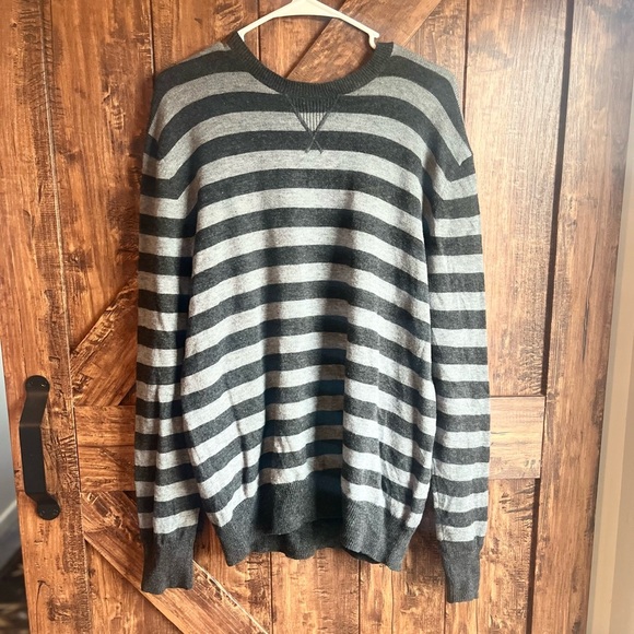 Patagonia men’s wool and cashmere blend black and gray striped sweater size med - Picture 1 of 4